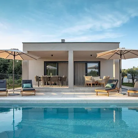 Casa Dvori By Istrialux * Valtura