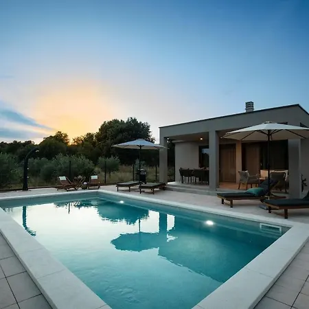 Casa Dvori By Istrialux Βίλα Valtura